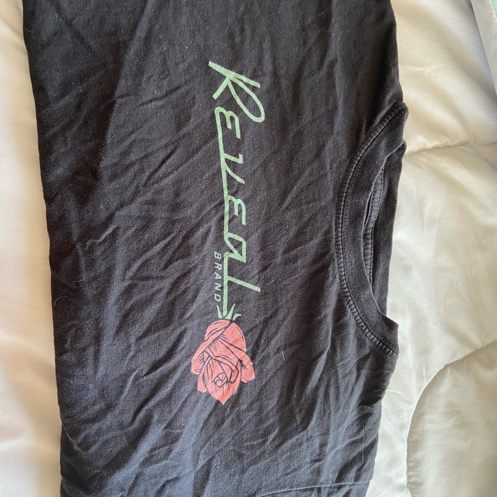 Reveal brand tee